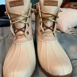 Sperry boot ,pearl with gold leather lace